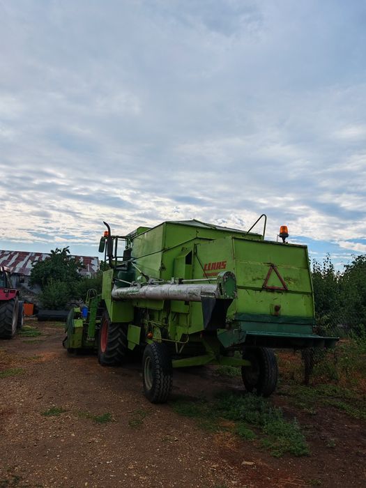 Combină Claas Dominator 80 schimb cu tractor 4x4