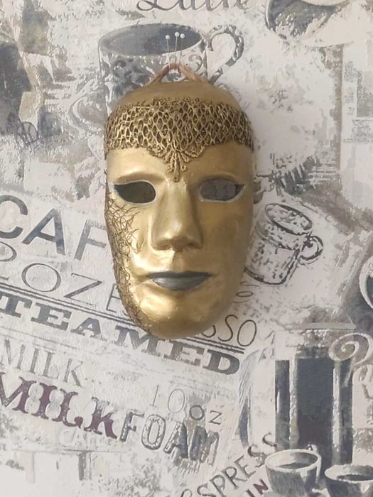 Маску интерьерную продам недорого