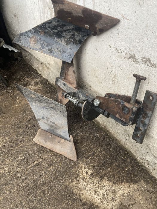 Plug reversibil motocultor