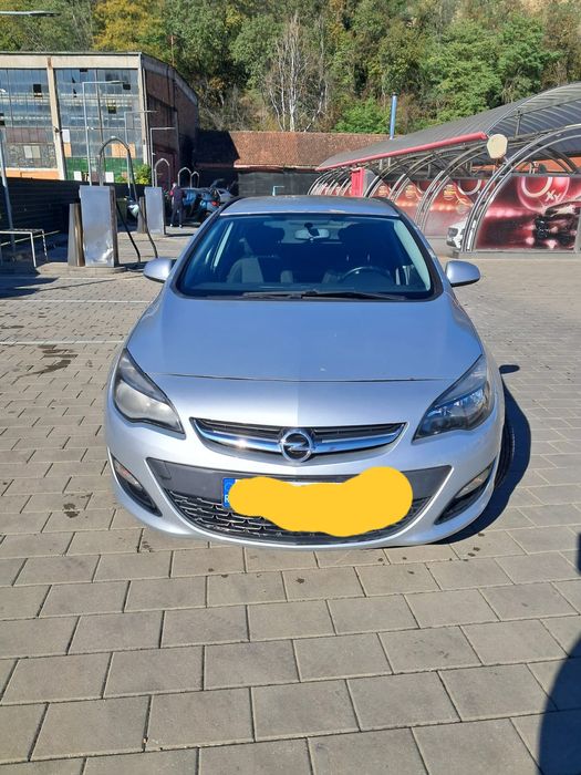 Vând Opel Astra J Sports Tourer