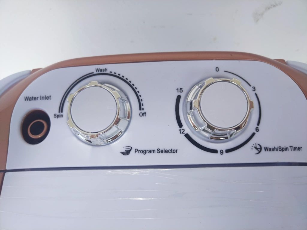 Преносима мини пералня с центрофуга. Капацитет 3кг пране 
Мощност 250W