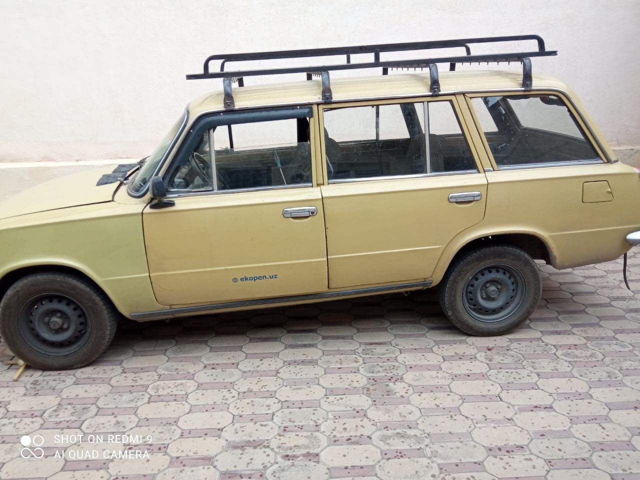 Vaz 2102 sotiladi.