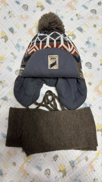 Продам детские шапки и перчатку