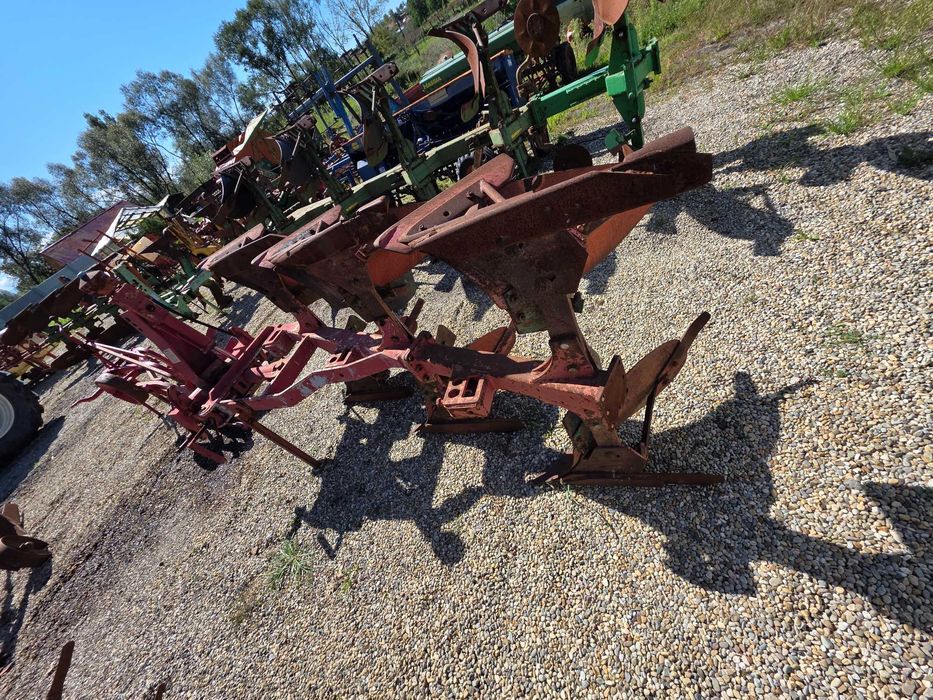 Plug 3  brazde reversibil hidraulic KUHN