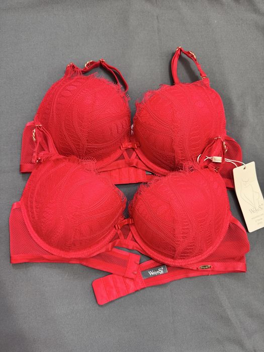 Бюстгальтеры.