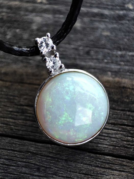 Pandantiv aur alb 14k cu Opal si diamante Diamant natural