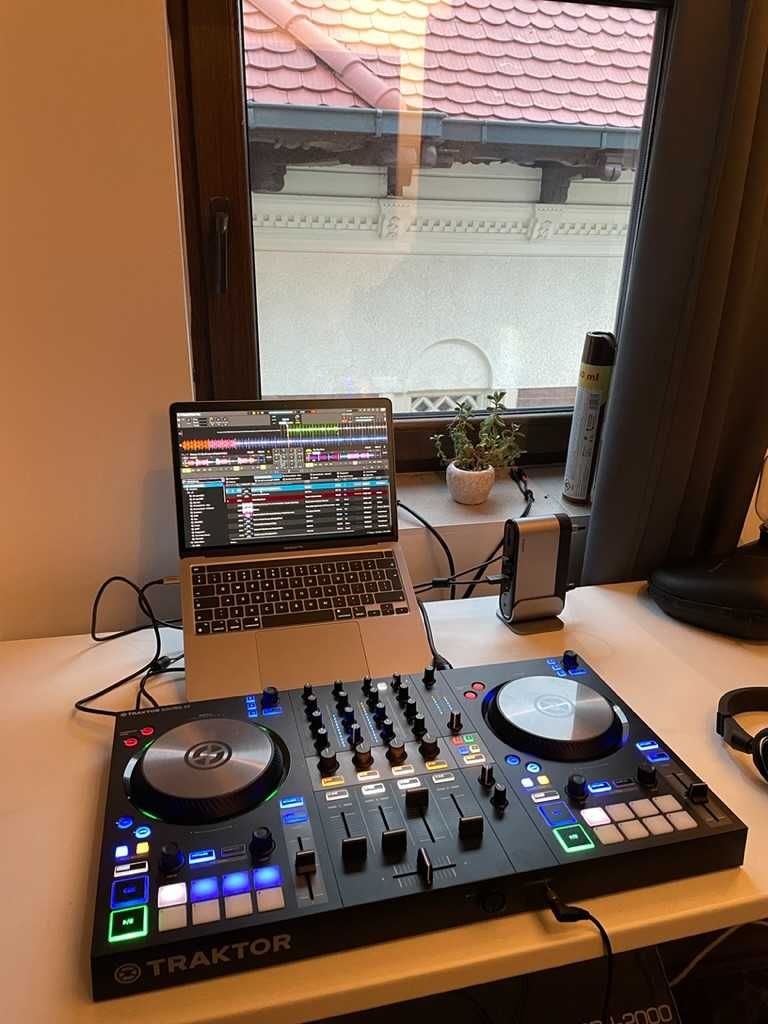 Traktor S3 + CASE