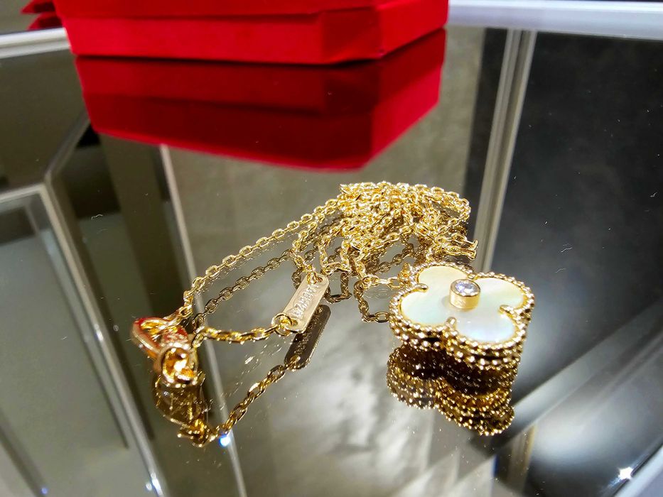 Van Cleef & Arpels VCA Rose Cream Mother of Pearl Diamond Clover Колие