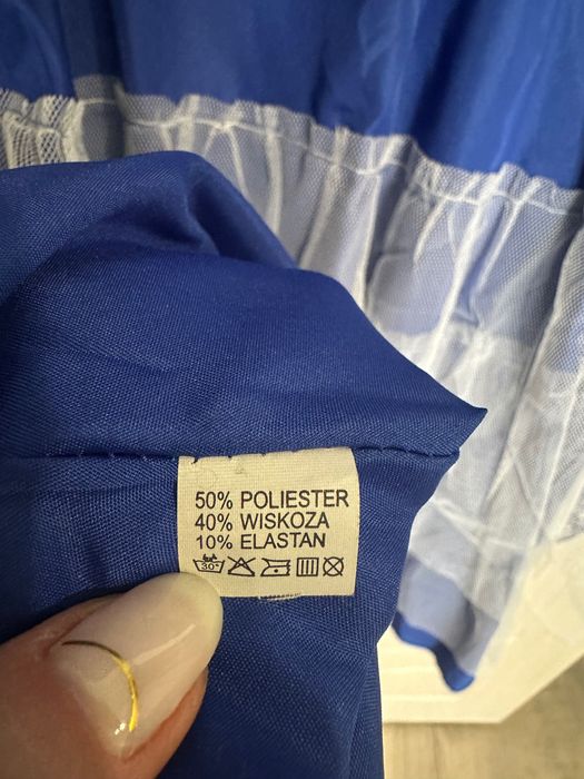 Елегантна дантелена рокля в кобалтово синьо