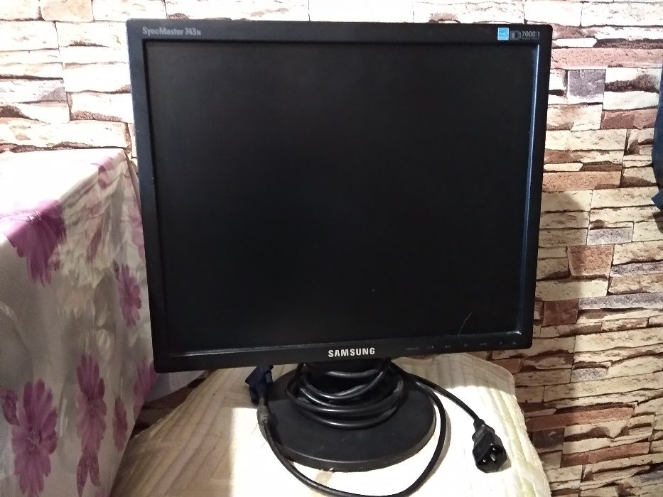 Компьютер Pentium-4 SincMaster 743n Samsung