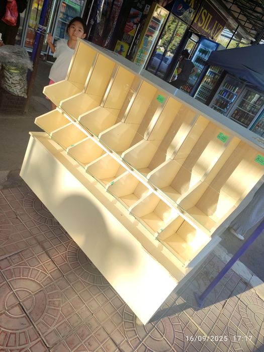 Magazin uchun stelaj