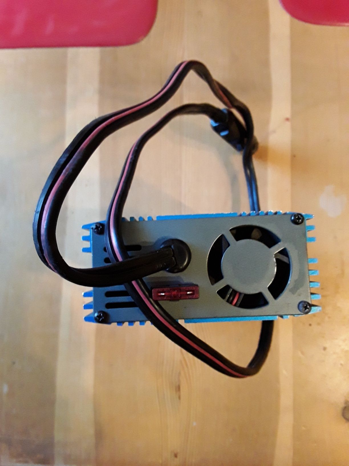 Invertor TRIPP-LITE 12v-220v ,375 watt unda sinus modificata