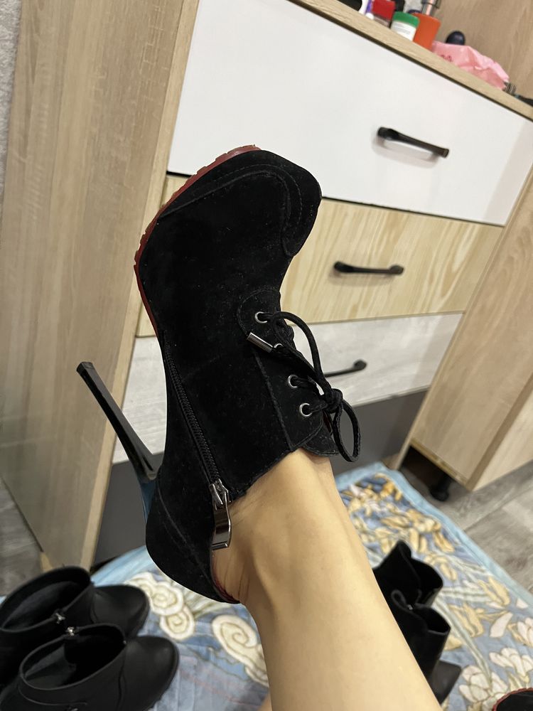 Продам ботинки