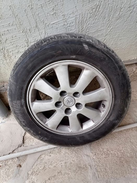 Тойото камри диски и шины  летний  покрышкаларымен 4шт комплект сатыла