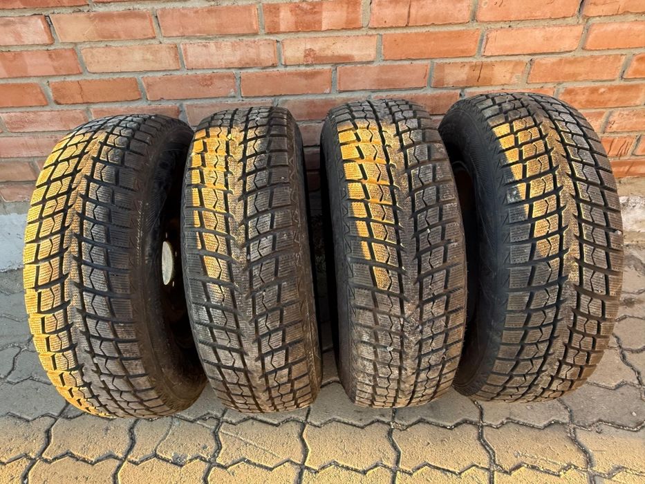 Продам Шины с лисками.