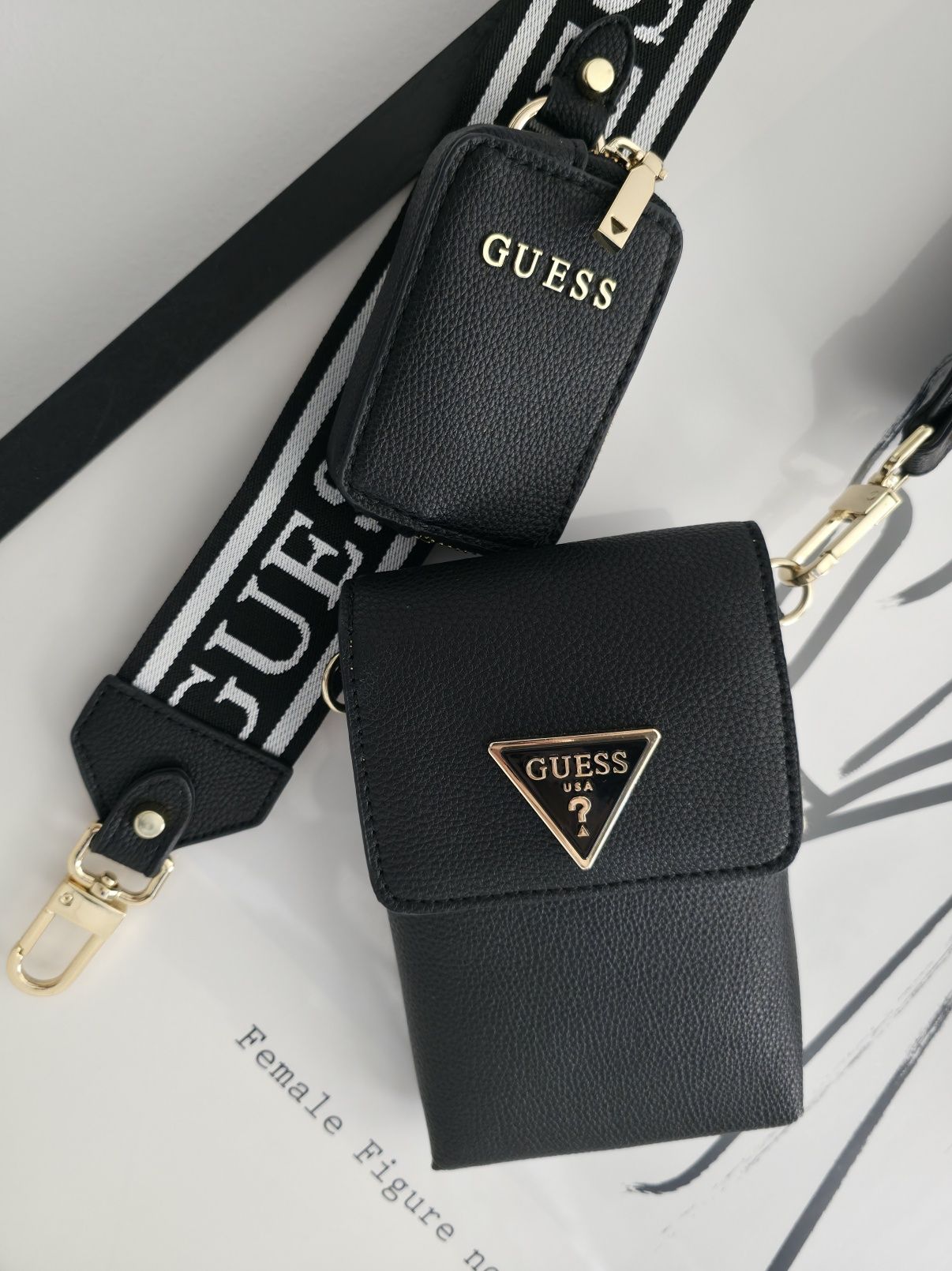 Чанта GUESS Latona