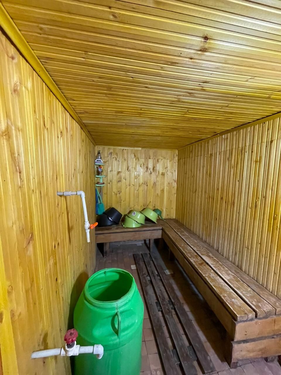 Срочно продаём полдома ,частично с мебелью .
