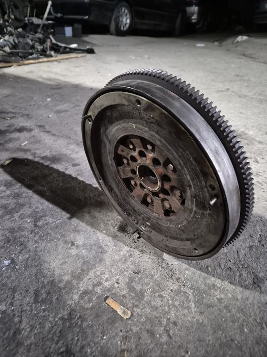 Демпферен маховик за мерцедес  спринтер ОМ646