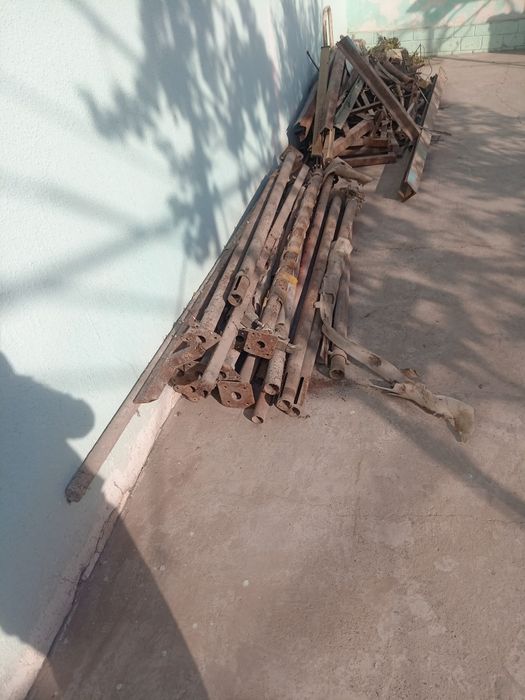 Eski taxta va temirlar