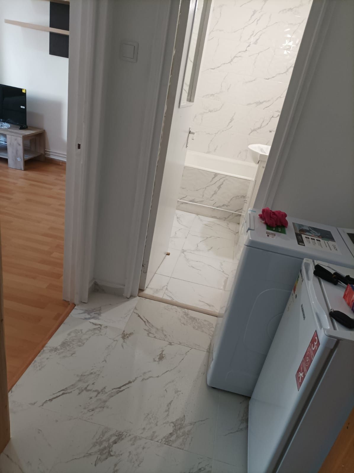 Închiriez garsoniera