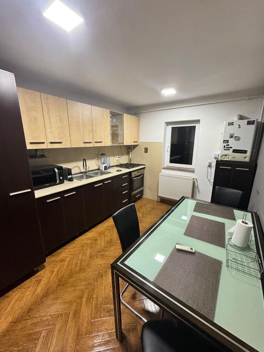 Închiriez 3 camere decomandate Unirii