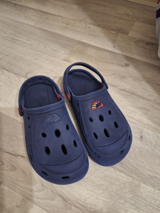 Продам кроксы для мальчика!