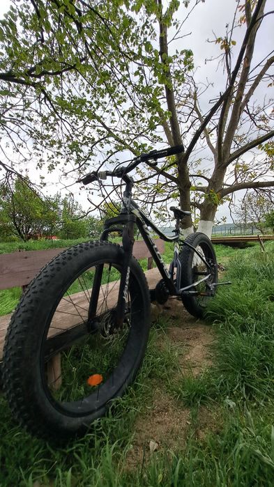Vând Fat Bike         .