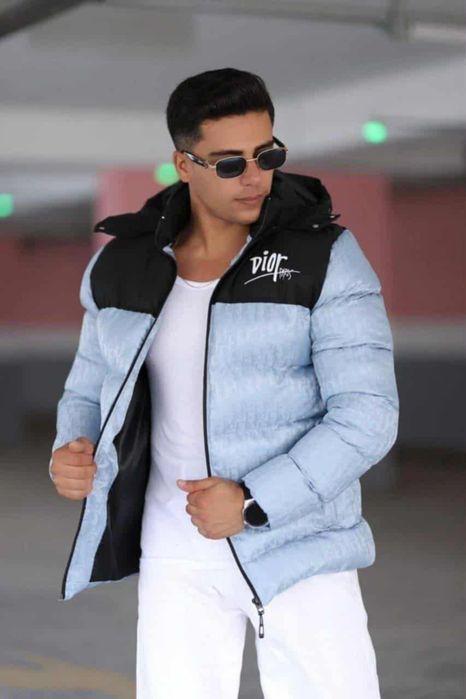 Geaca Dior 
Marime M L XL XXL
Pret stoc 270 lei 
Disponibile duminică