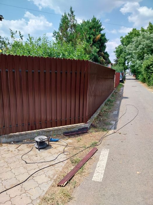 Executăm garduri și porți la comanda clientului