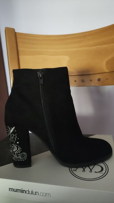 Дамски боти от естествен велур