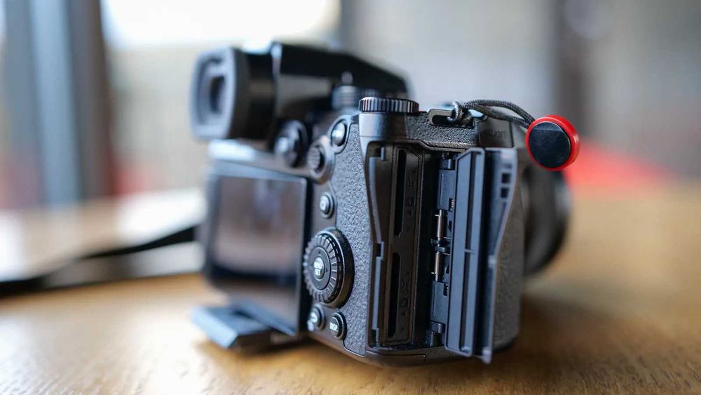 Panasonic LUMIX S5II - Camera Mirrorless Full Frame - body + cage
