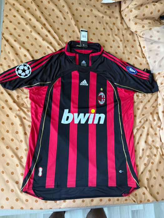 Tricou Milan 2007 home finala champions league cu badgeuri fotbal