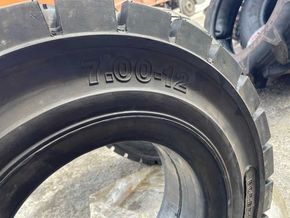 Cauciucuri noi SOLIDE 7.00-12 Anvelope INDUSTRIALE cu livrare rapida