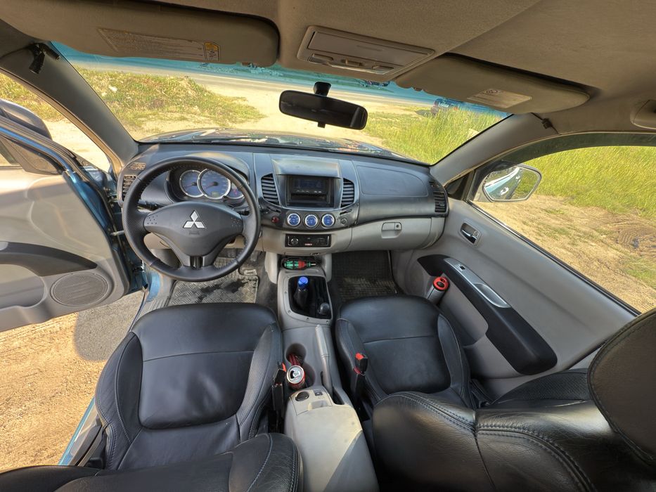 Mitsubishi L200 Warrior gen Toyota Hilux sau Navara Amarok Nissan