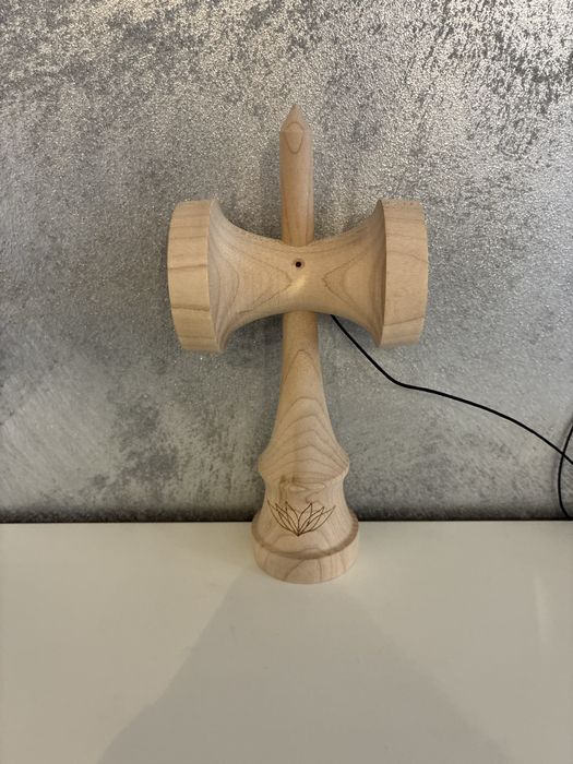 Kendama ken lotus bloom shape si tama cu grip silk si crushable bevel