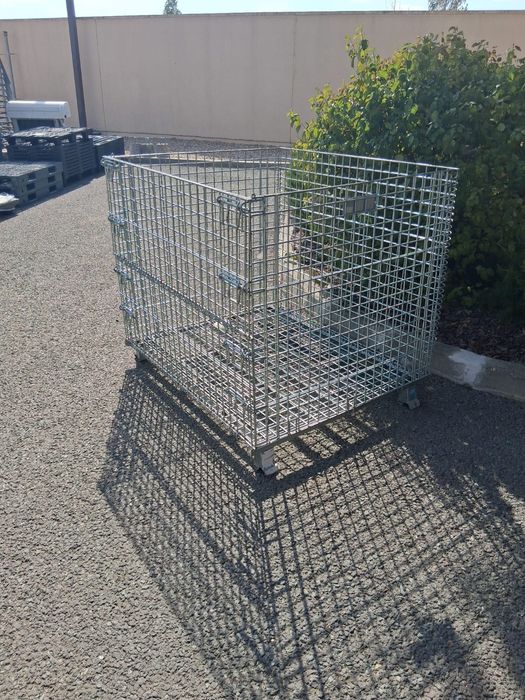 Box paleți cu picioare