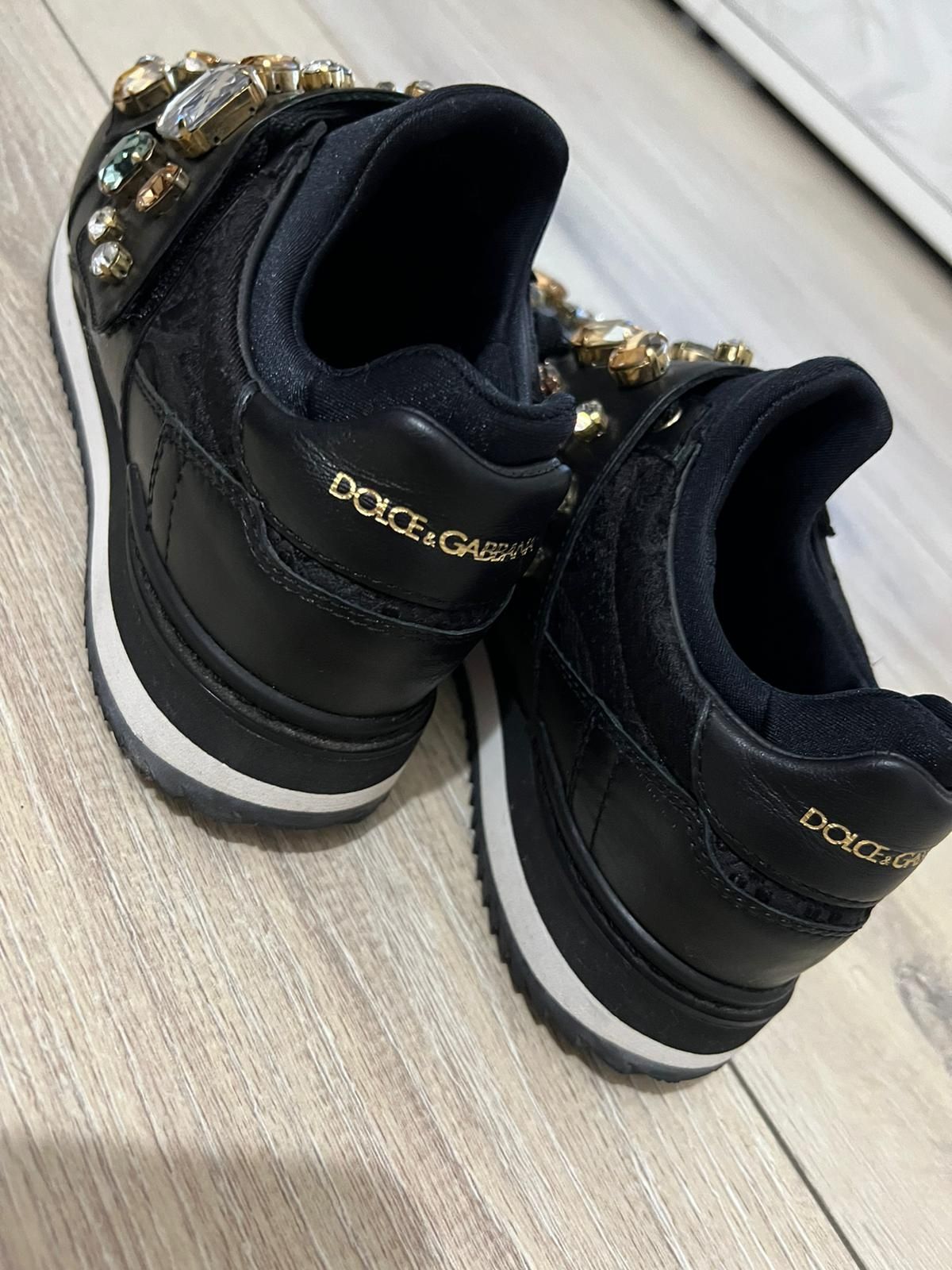 Vând adidași Dolce & Gabbana!