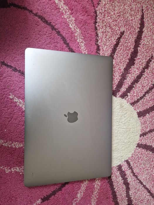 Defect MacBook Pro (15-inch Four Thunderbolt 3 (USB-C))