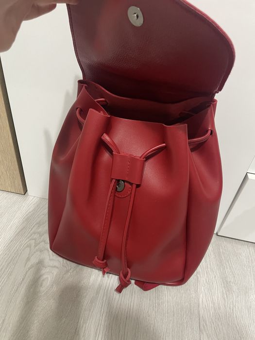 Червена дамска раница