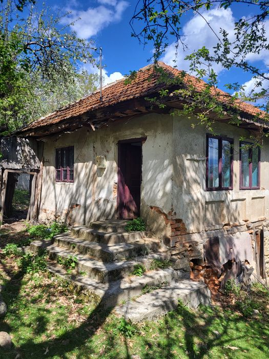 Vand casa batraneasca plus teren in Musetesti Gorj