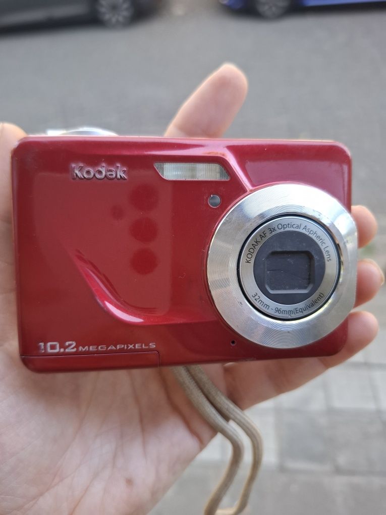 Компактен дигитален фотоапарат KODAK EasyShare C180