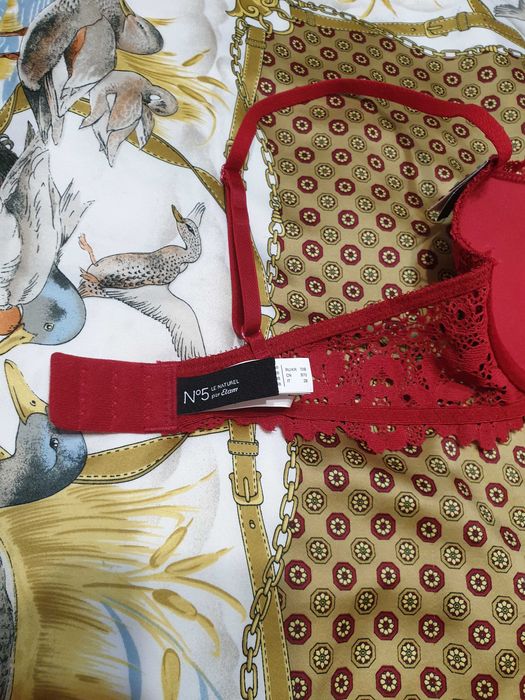 Sutien rosudantela Etam