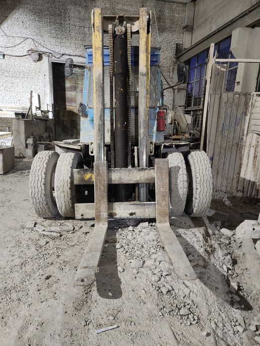 Погрузчик вилочный