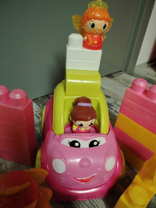 Masinuta Mega Bloks fete plus cuburi și figurine