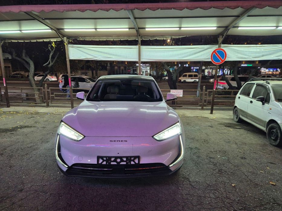 Huawei seres SF5 полный электрический.