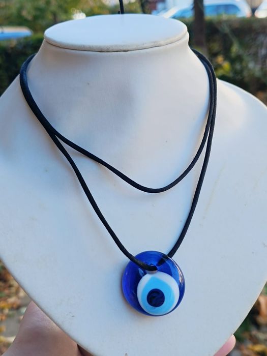 Colier cu pandantiv de ochi de sticla