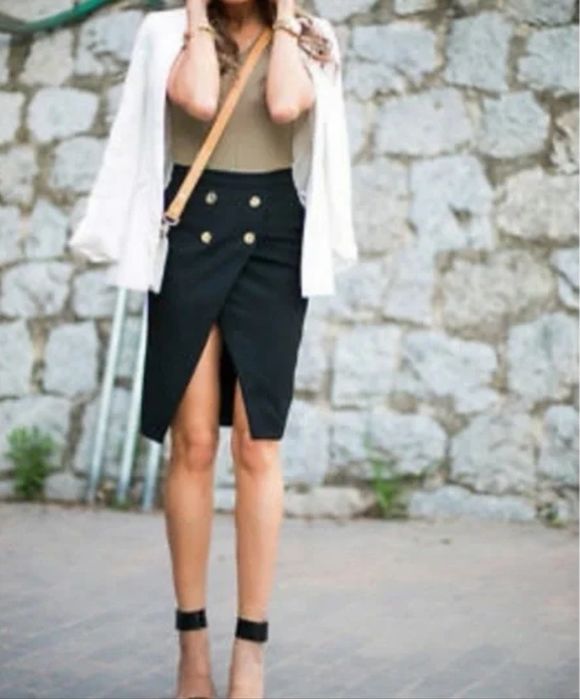 Fusta Zara XS, neagra cu nasturi aurii