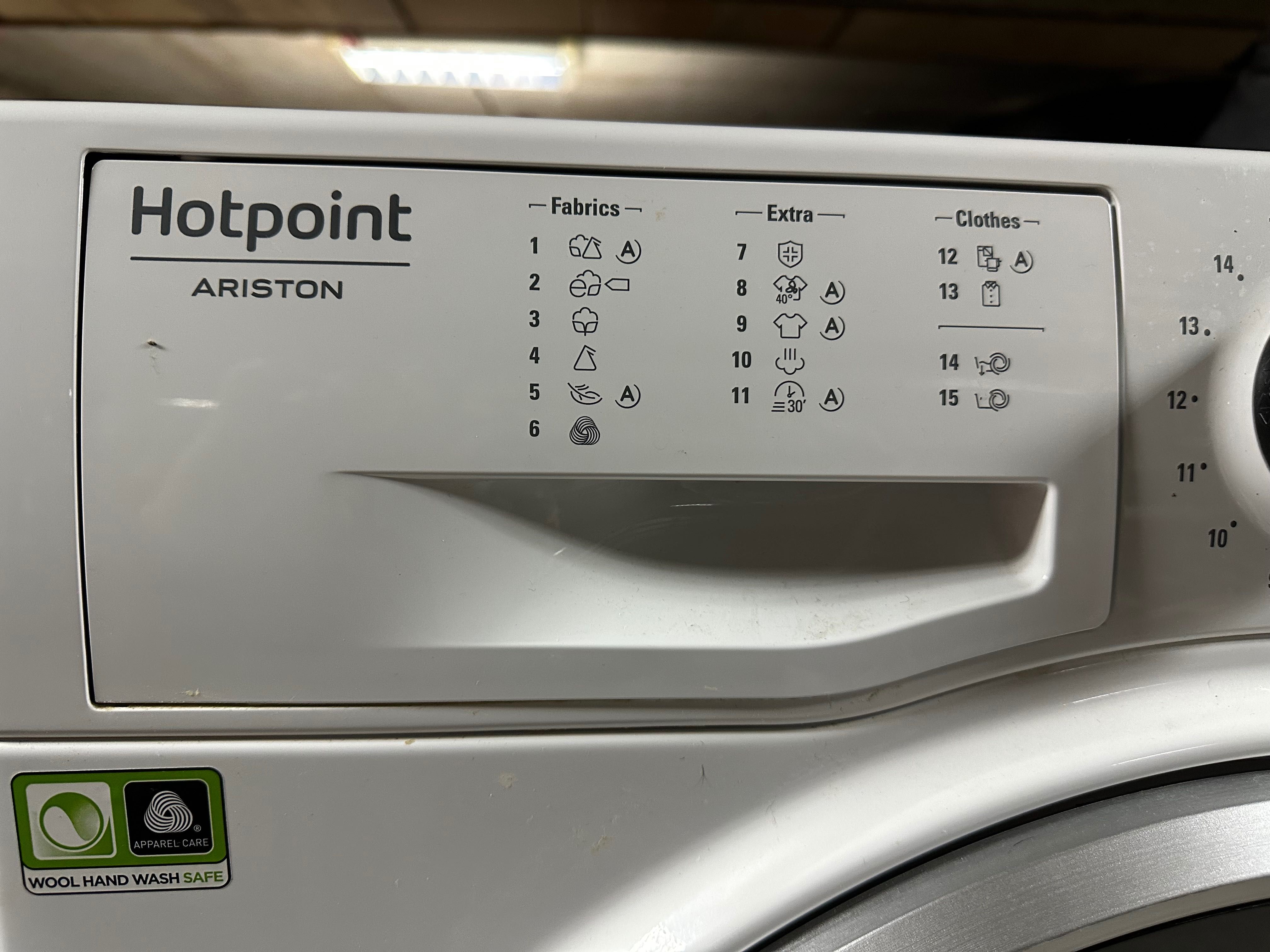 Продавам нова  Hotpoint NM11 825 WS A EU