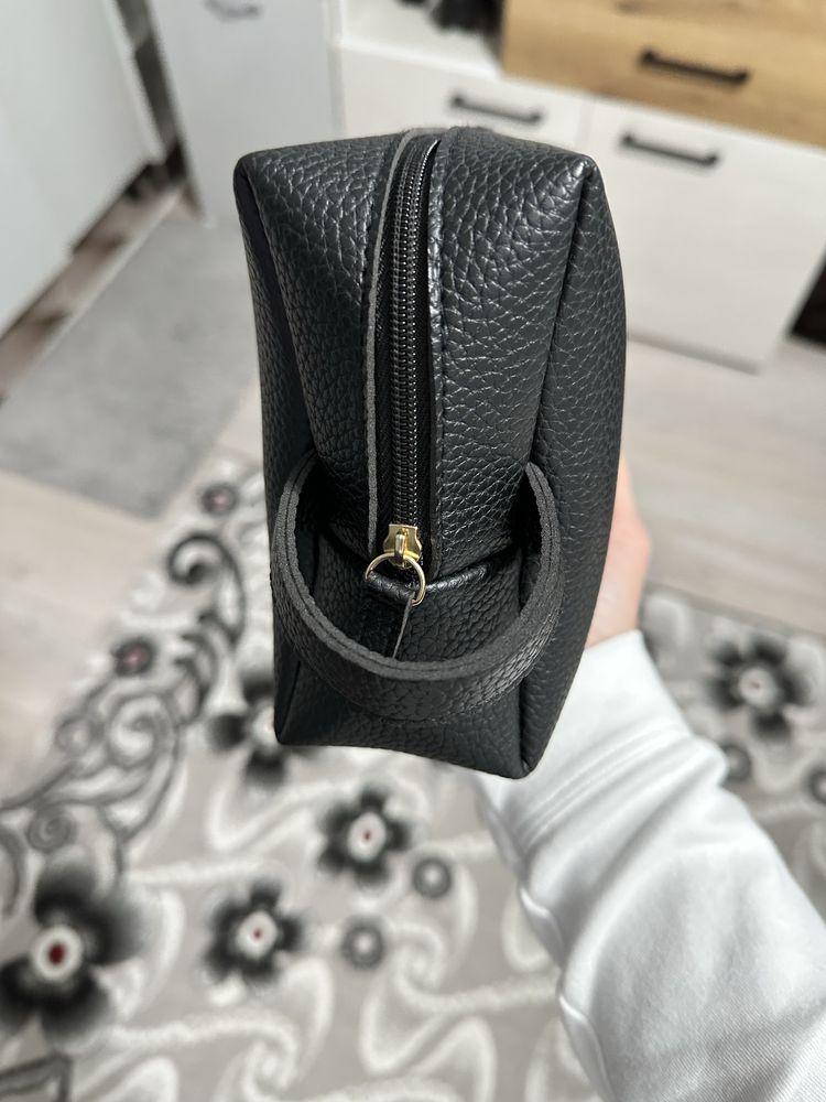 Чанта GUESS нова