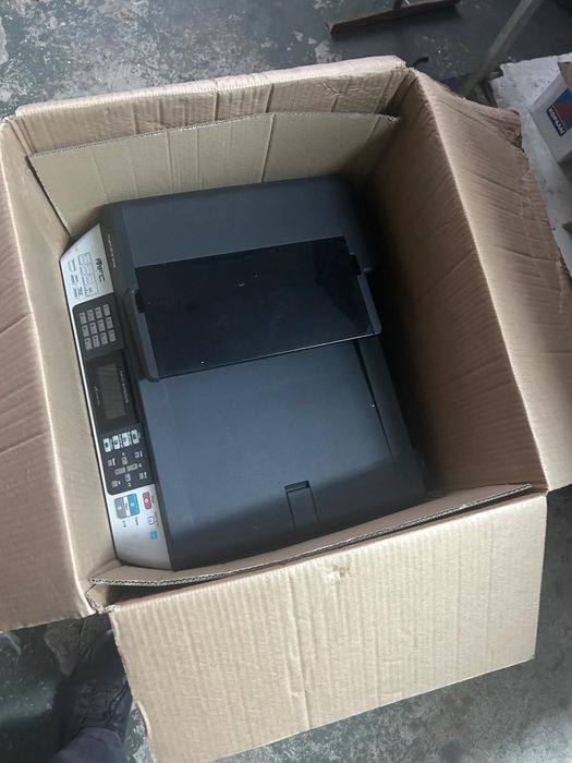 Imprimanta A3 si A4 alb negru si color